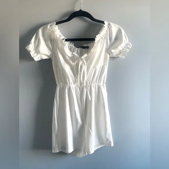 BOOHOO white off shoulder ruffle romper - Picture 3 of 5